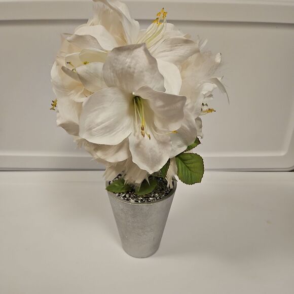 White Flowers and Feathers Floral Accent Decor - Picture 4 of 8